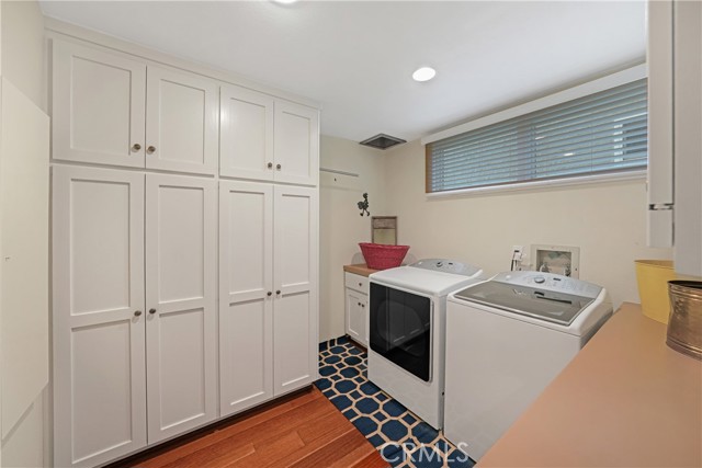 MLS #OC25256946 image #32