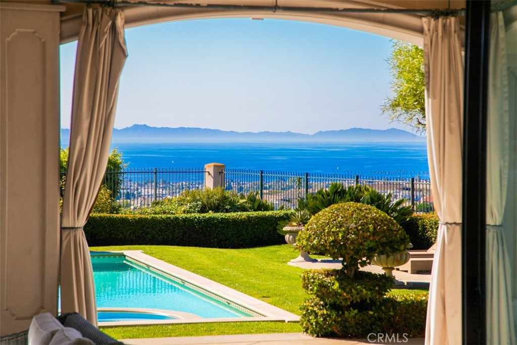 MLS #OC25256960 image #1