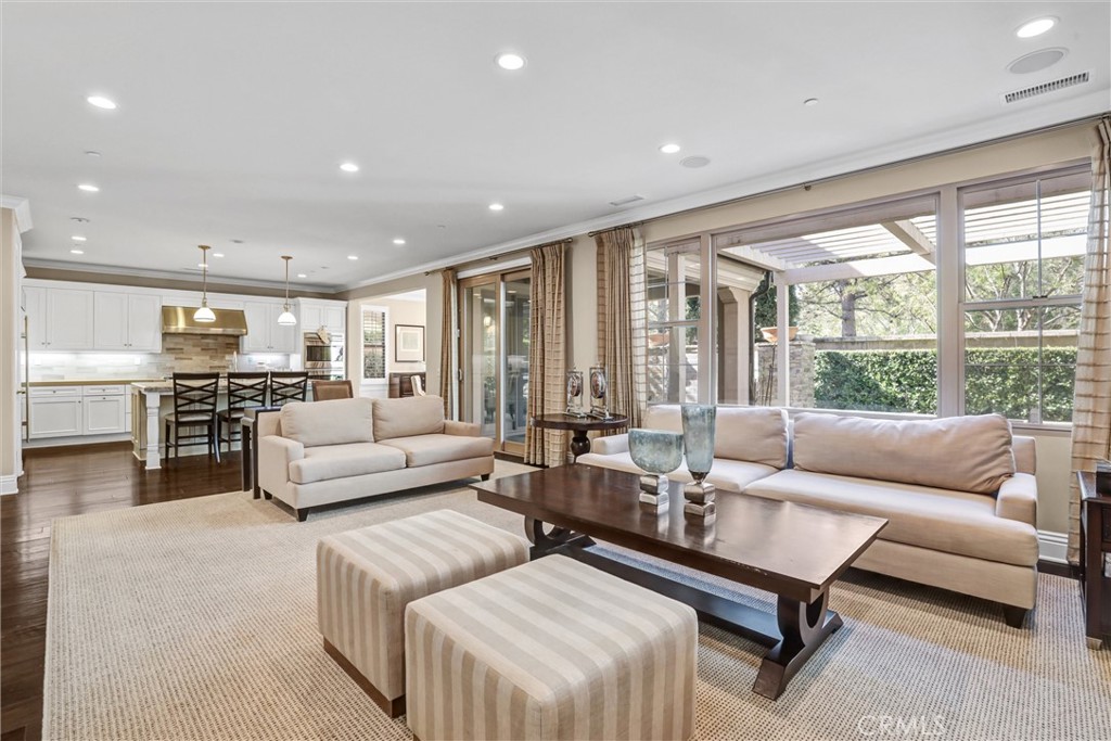 MLS #OC25256961 image #10