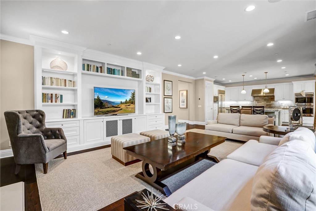 MLS #OC25256961 image #9