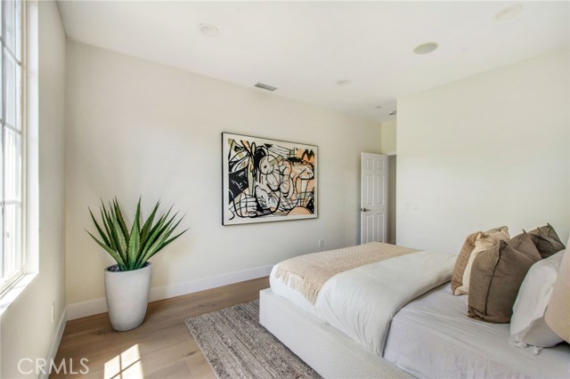 MLS #OC25257037 image #32