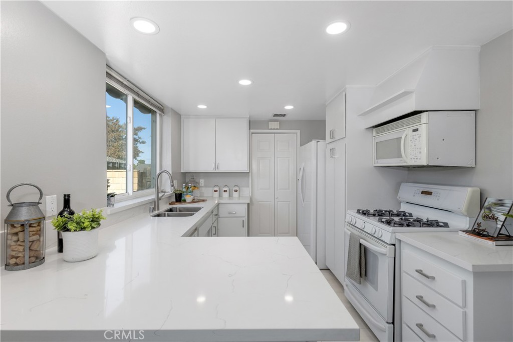 MLS #OC25257049 image #2