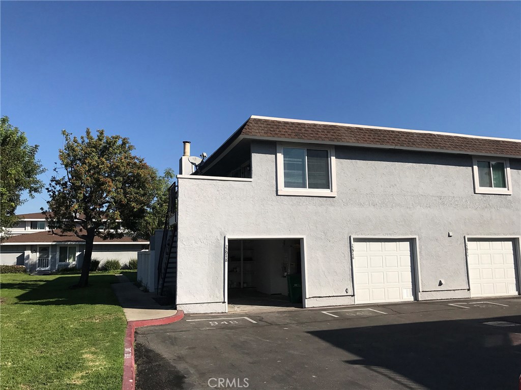 MLS #OC25257051 image #1