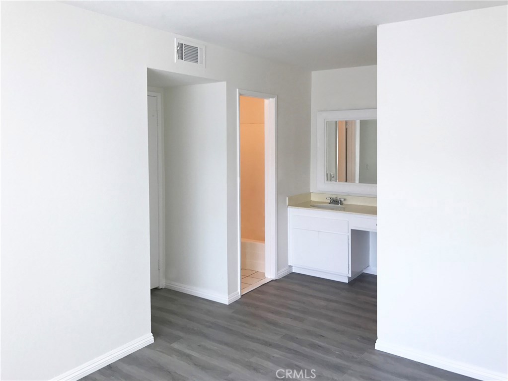 MLS #OC25257051 image #5