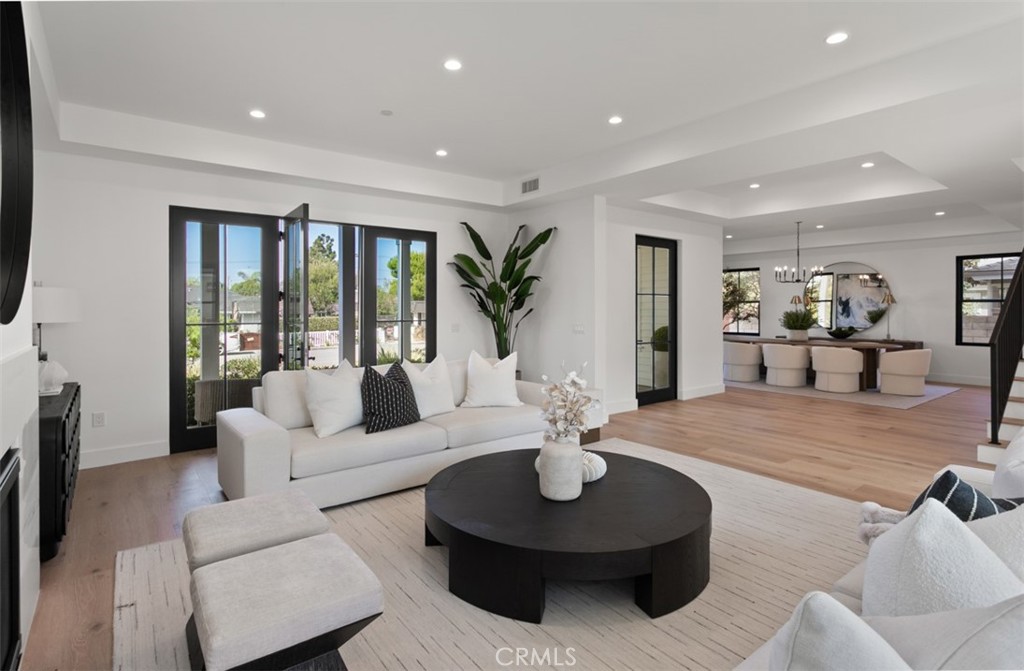 MLS #OC25257066 image #2