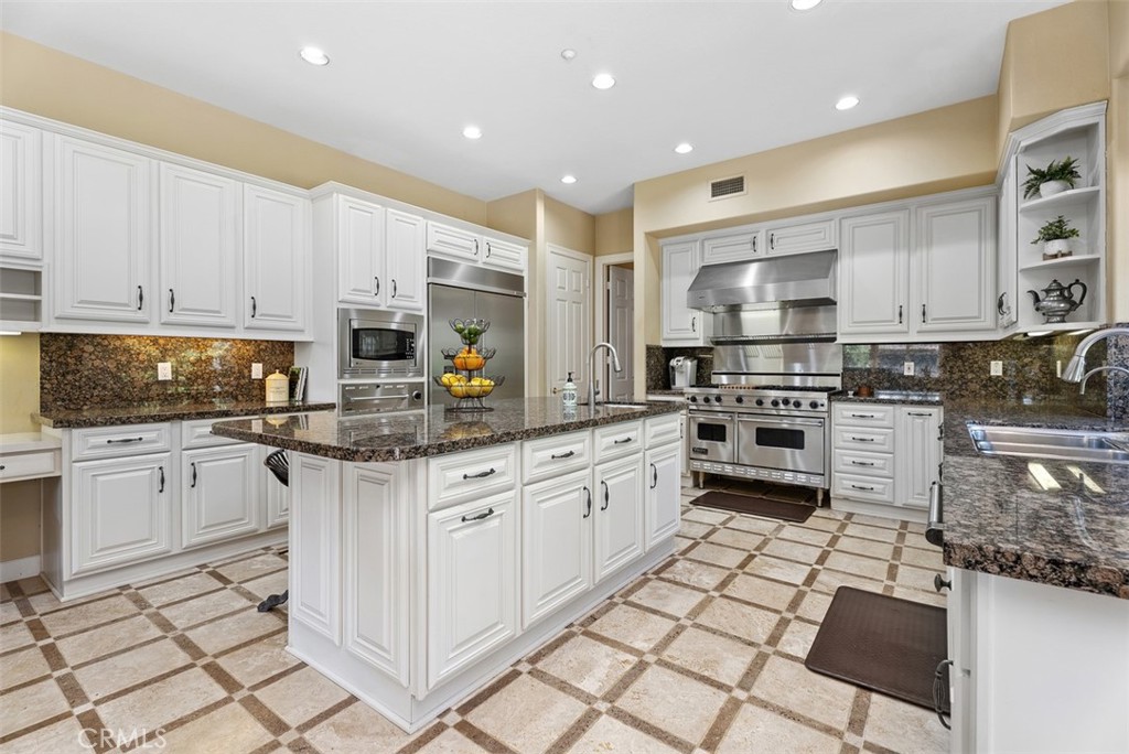 MLS #OC25257158 image #24