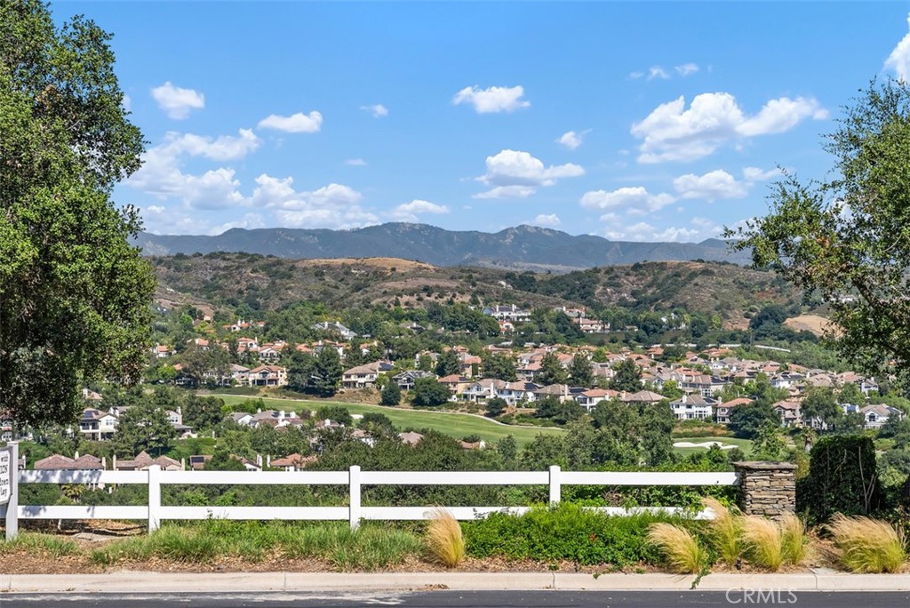 MLS #OC25257158 image #8