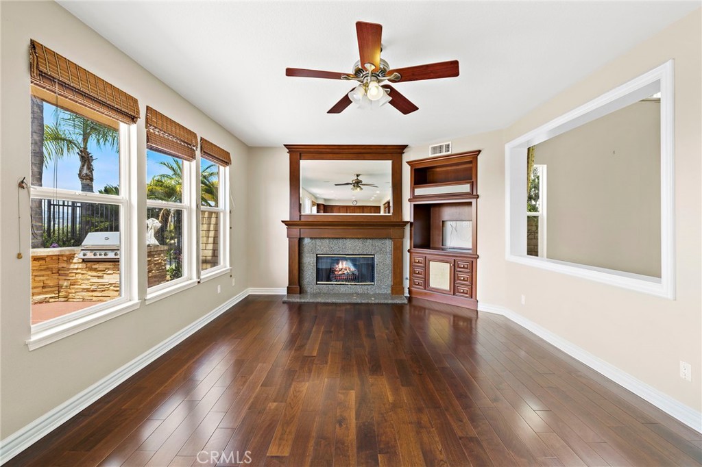 MLS #OC25257180 image #4