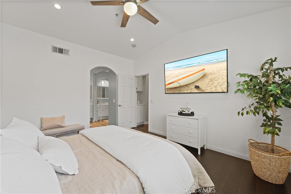 MLS #OC25257190 image #10