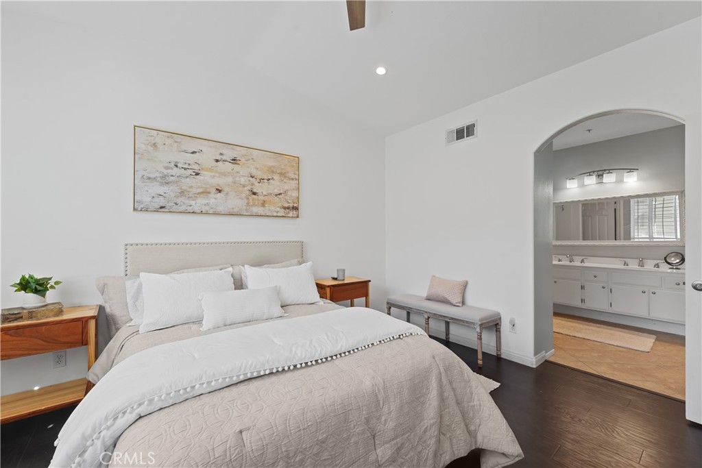 MLS #OC25257190 image #9