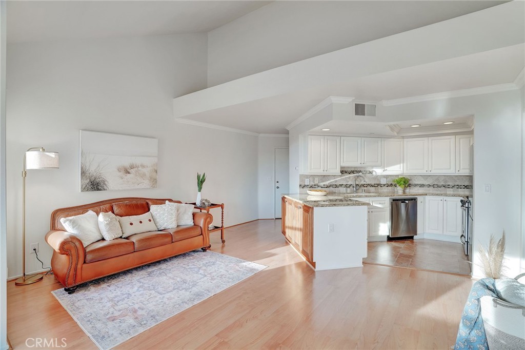 MLS #OC25257211 image #11