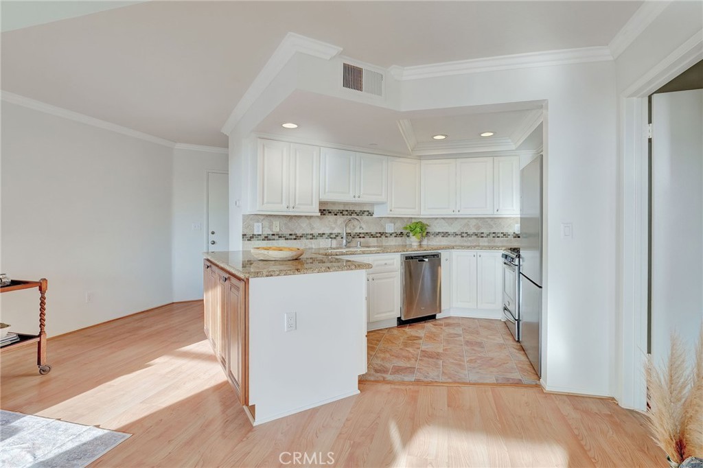 MLS #OC25257211 image #3