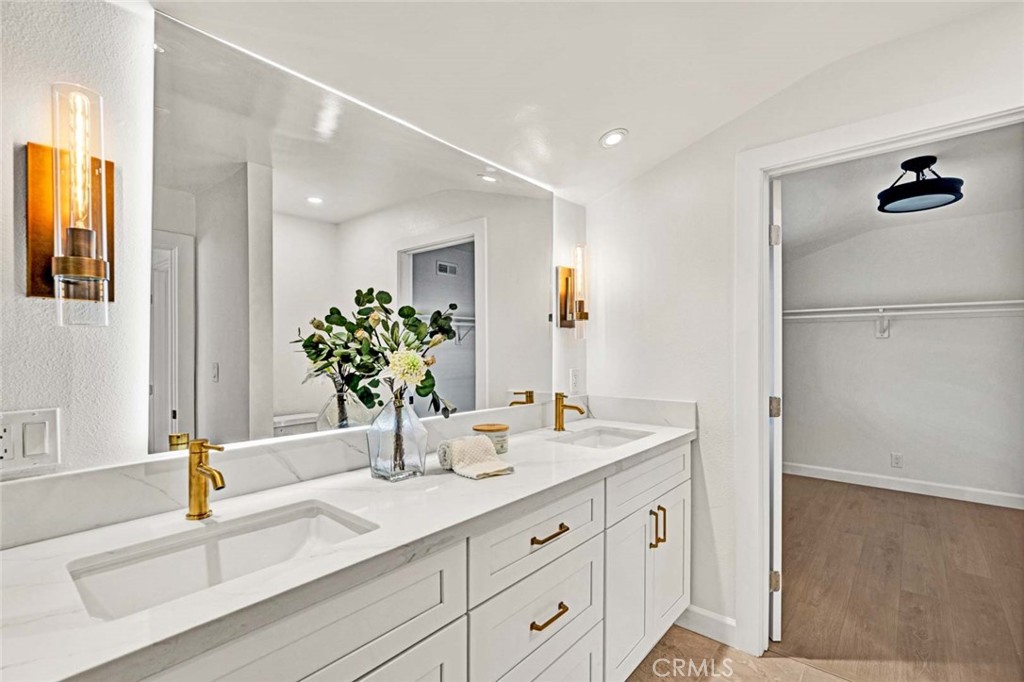 MLS #OC25257217 image #18