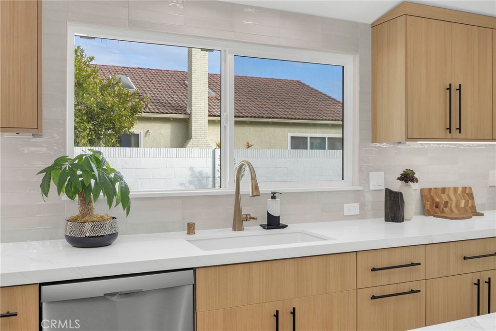 MLS #OC25257238 image #11