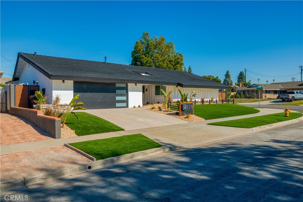 MLS #OC25257282 image #2