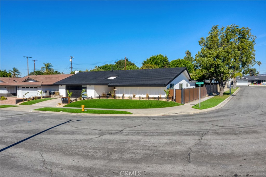 MLS #OC25257282 image #5