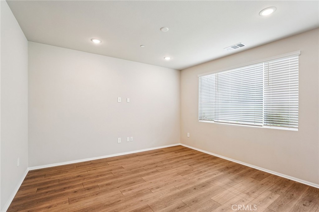 MLS #OC25257289 image #3