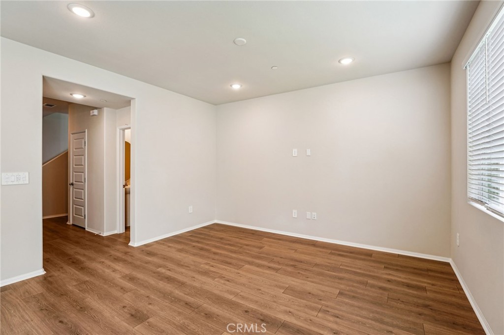 MLS #OC25257289 image #4