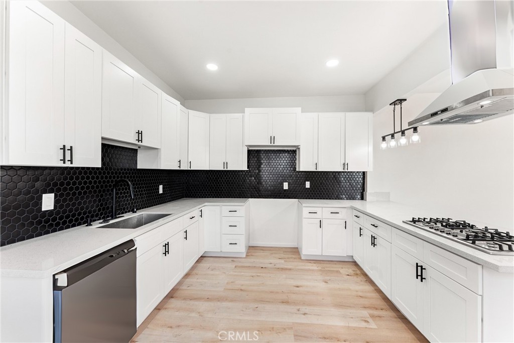 MLS #OC25257296 image #10