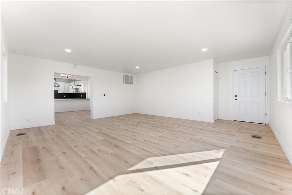 MLS #OC25257296 image #5