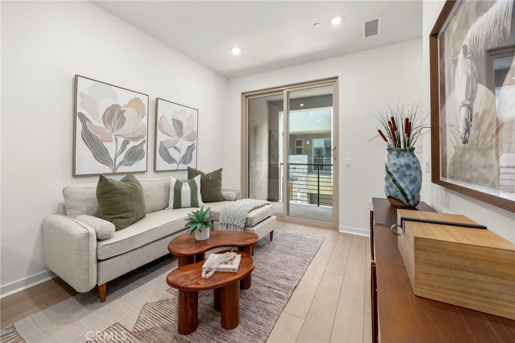 MLS #OC25257298 image #4