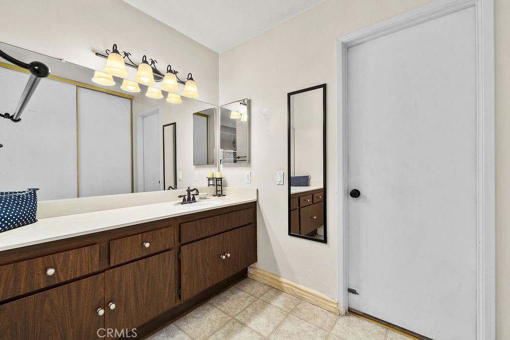 MLS #OC25257422 image #19