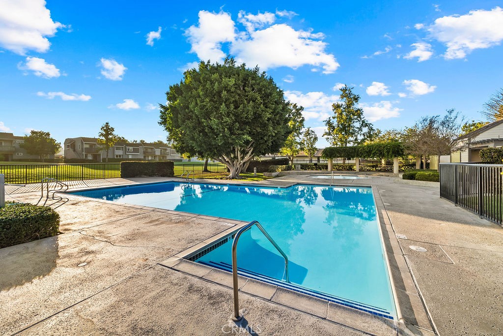 MLS #OC25257422 image #31