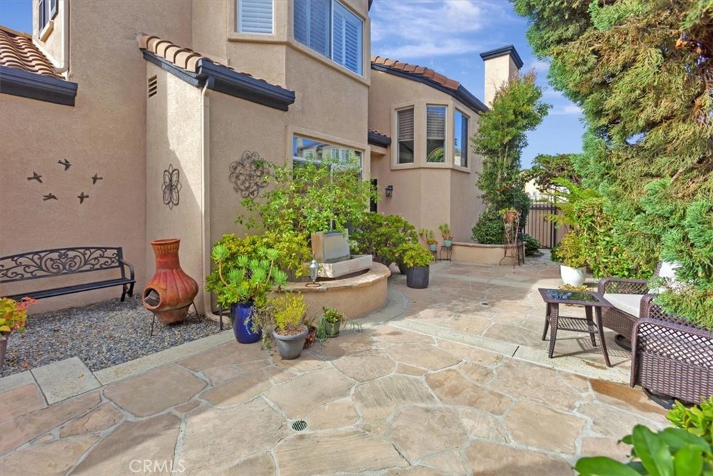 MLS #OC25257492 image #1