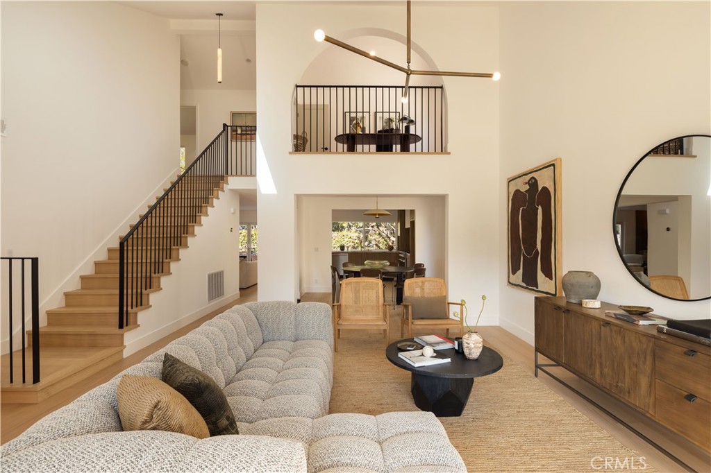 MLS #OC25257592 image #1