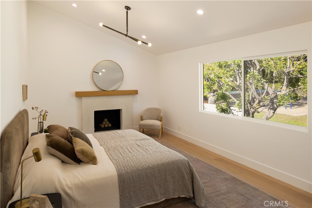 MLS #OC25257592 image #16