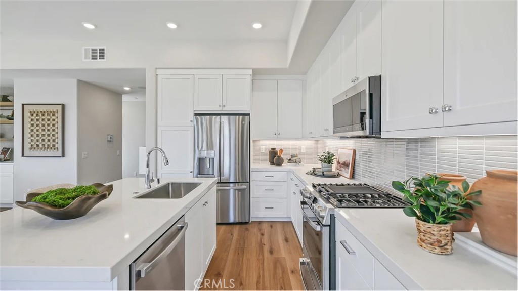 MLS #OC25257735 image #1