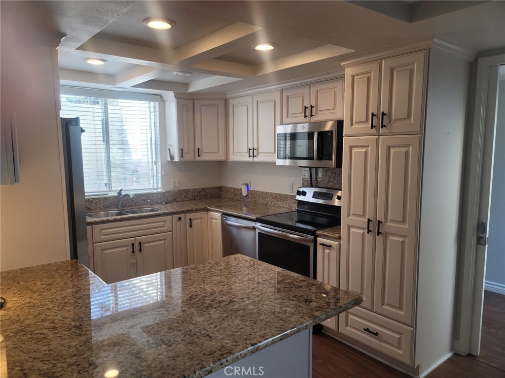 MLS #OC25257747 image #2