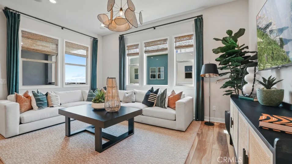 MLS #OC25257748 image #9