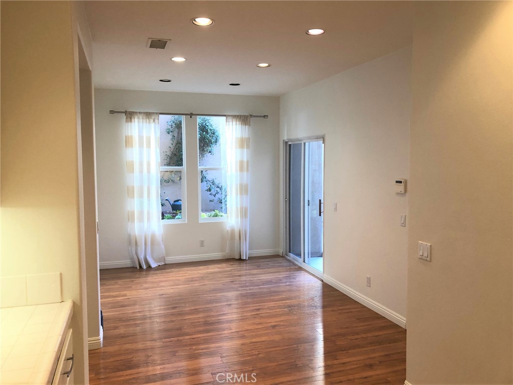 MLS #OC25257787 image #1