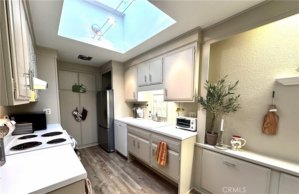 MLS #OC25257817 image #0