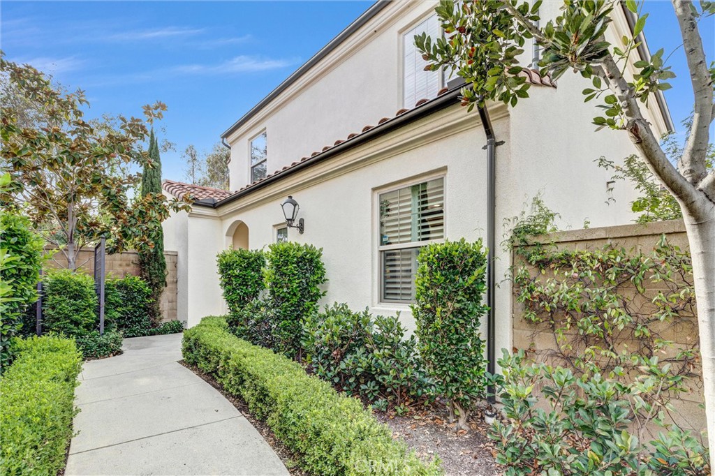 MLS #OC25257840 image #1