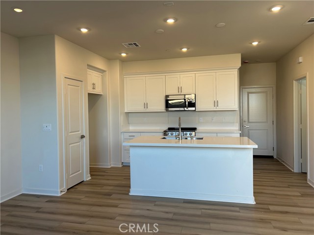 MLS #OC25218233 image #9