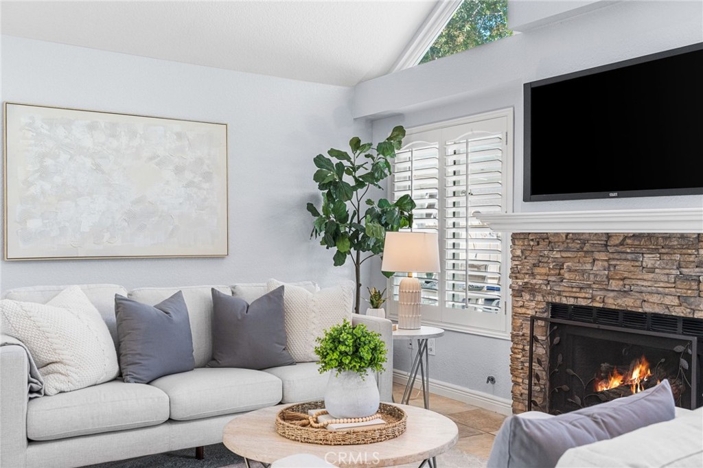 MLS #OC25257951 image #5