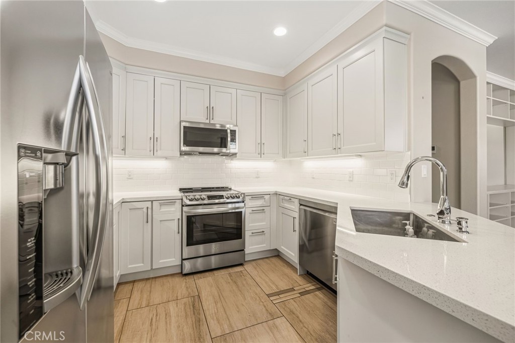 MLS #OC25258134 image #8