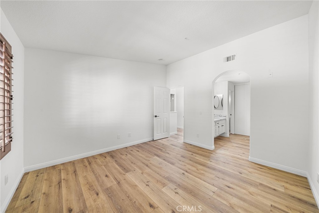 MLS #OC25258182 image #23