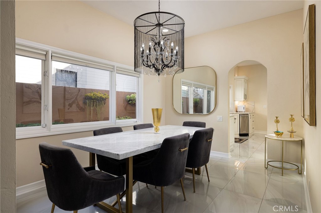 MLS #OC25258193 image #10