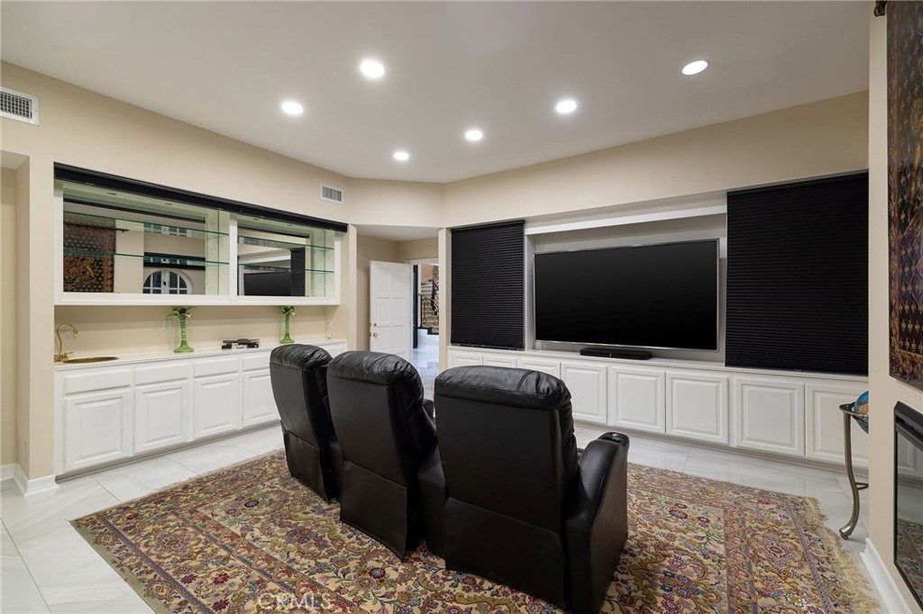 MLS #OC25258193 image #19