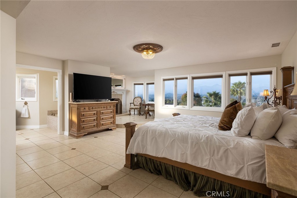 MLS #OC25258193 image #22