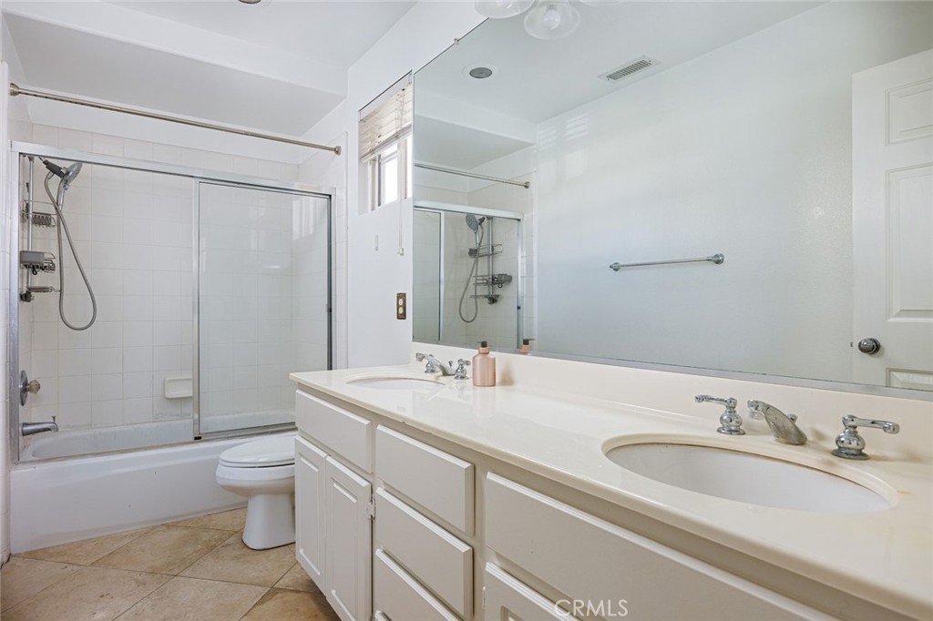 MLS #OC25258202 image #16