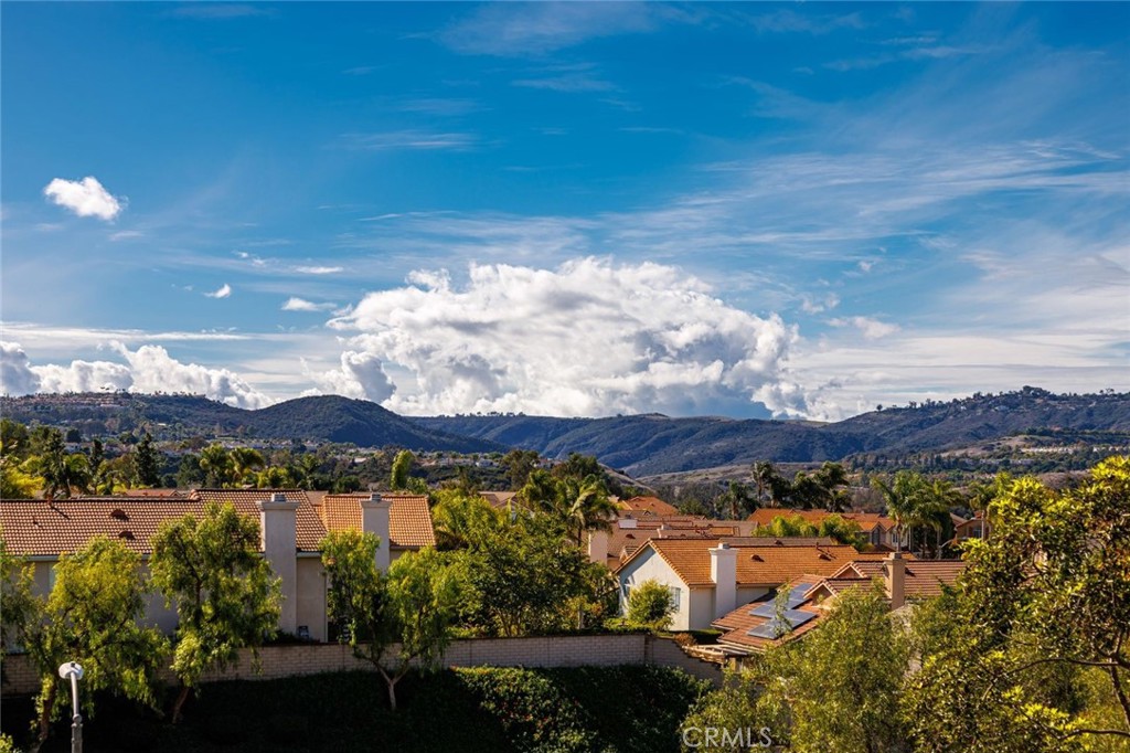 MLS #OC25258202 image #2