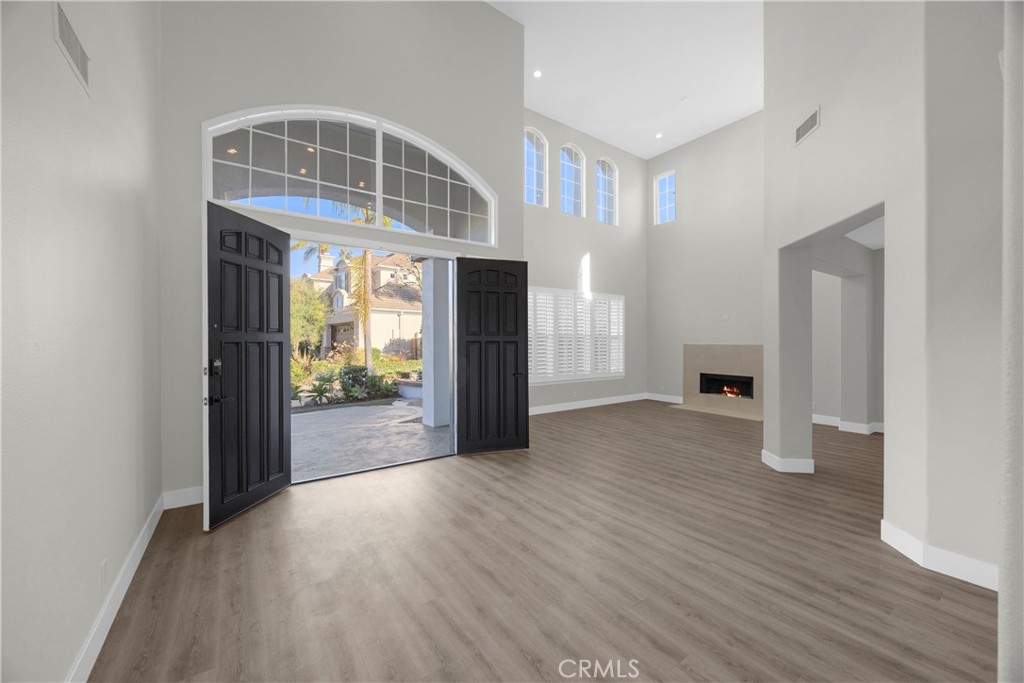 MLS #OC25258217 image #11