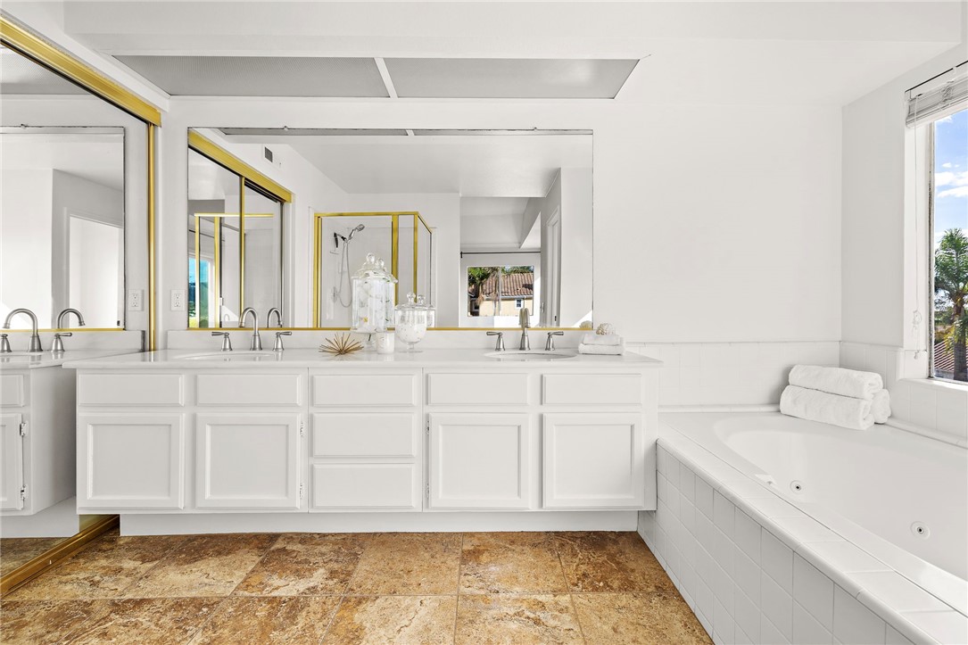 MLS #OC25258401 image #14