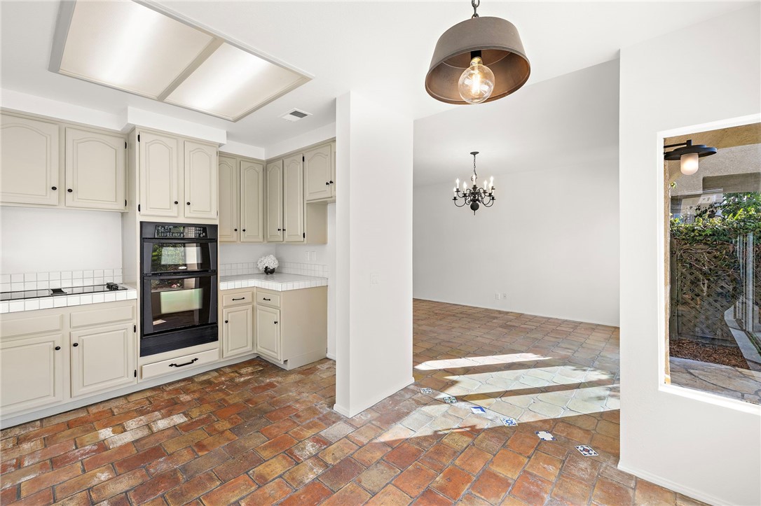 MLS #OC25258401 image #5