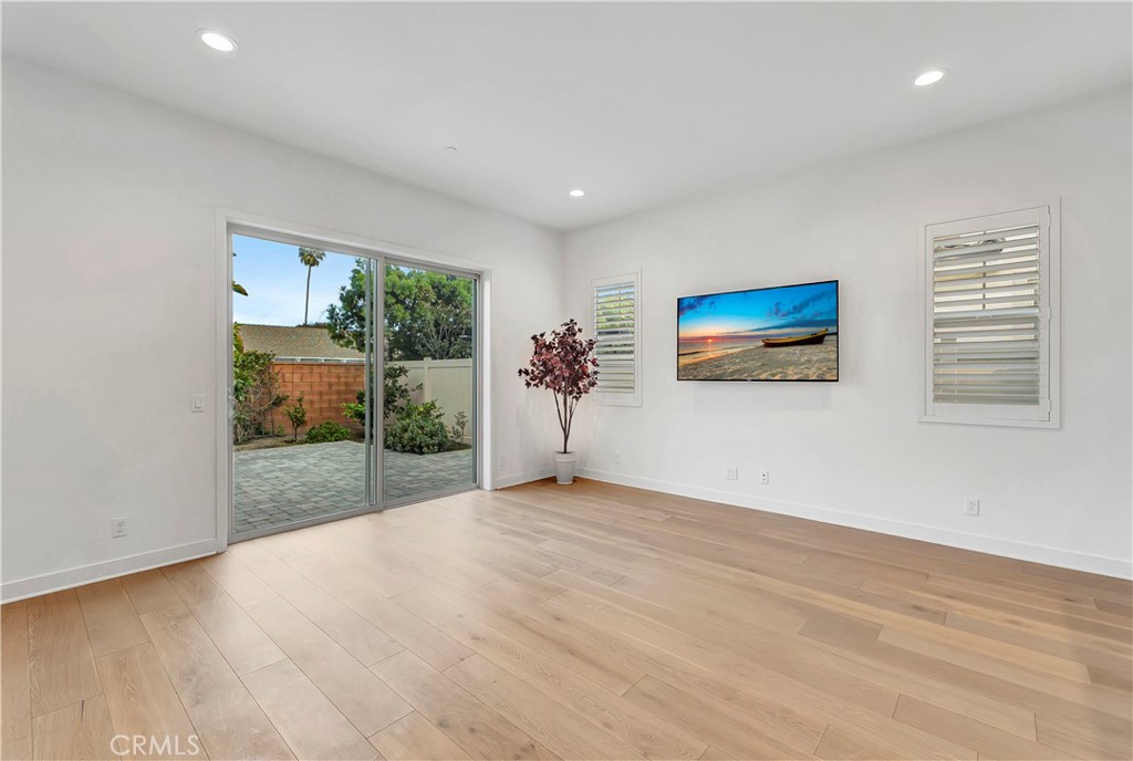 MLS #OC25258424 image #16