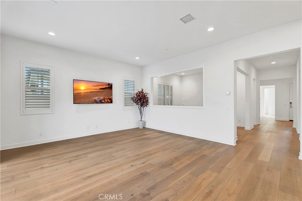 MLS #OC25258424 image #17